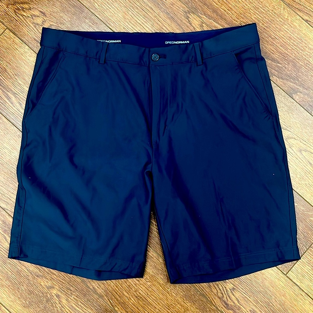 Greg Norman Golf Shorts in Navy Size 38
